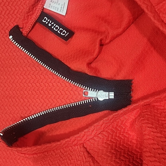 H & M Sleeveless Red Dress. 10 - Picture 10 of 13